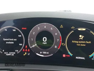 2025 Porsche Cayenne z VIN WP1BA2AY4SDA29016, wystawiony jako IAAI lot #41899275 z przebiegiem 7 099 mil mil oraz . Historia ofert i sprzedaży dostępna na DreamBid. Obrazek 7.