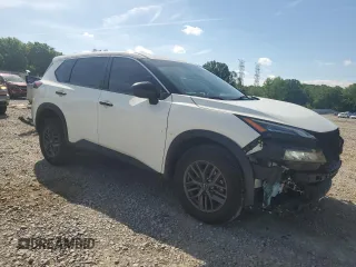 2022 Nissan Rogue S z VIN 5N1BT3AA1NC703987, wystawiony jako Copart lot #52590875 z przebiegiem 89 041 mil mil oraz Szkoda całkowita • Salvage title. Historia ofert i sprzedaży dostępna na DreamBid. Obrazek 4.