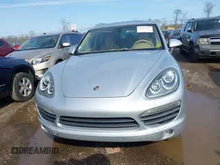 2011 Porsche Cayenne S Hybrid with VIN WP1AE2A20BLA91823, listed as a IAAI auction lot 41919847 with 190,623 mi miles. Bid and sale history available at carsss.com. Image 12.