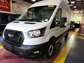 2023 Ford Transit Cargo z VIN 1FTBR1X85PKC00581, wystawiony jako IAAI lot #42900680 z przebiegiem 8 386 mil mil oraz . Historia ofert i sprzedaży dostępna na DreamBid. Obrazek 12.