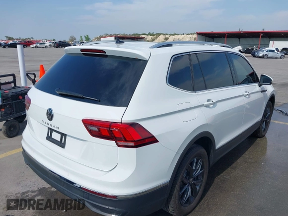 2024 Volkswagen Tiguan SE with VIN 3VVNB7AX2RM140292, listed as a IAAI auction lot 41899150 with 3,171 mi miles and . Bid and sale history available at DreamBid. Image 4.