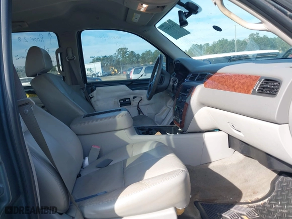 2007 Chevrolet Silverado 1500 LTZ with VIN 2GCEK13M471515148, listed as a IAAI auction lot 41414437 with 220,000 mi miles. Bid and sale history available at carsss.com. Image 5.