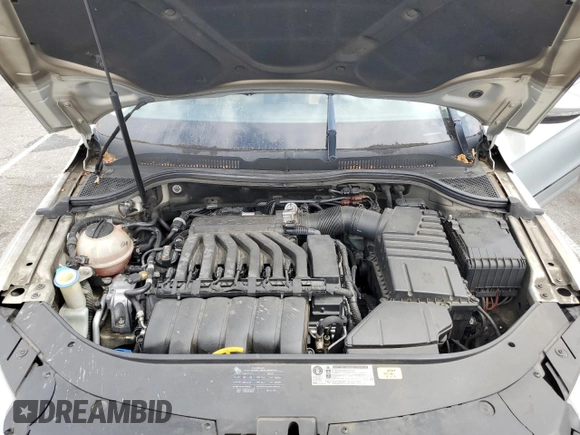 2010 Volkswagen CC with VIN WVWEU7AN0AE529949, listed as a Copart auction lot 54555325 with 152,261 mi miles and Salvage Title. Bid and sale history available at DreamBid. Image 11.