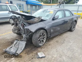 2018 Chrysler 300 Touring z VIN 2C3CCAAG0JH281854, wystawiony jako Copart lot #72919174 z przebiegiem 86 211 mil mil oraz Szkoda całkowita • Salvage title. Historia ofert i sprzedaży dostępna na DreamBid. Obrazek 1.