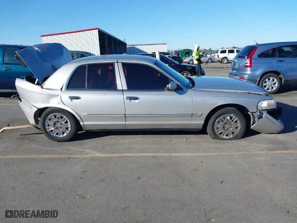 2007 Mercury Grand Marquis GS with VIN 2MEFM74V27X612272, listed as a IAAI auction lot 41433562 with 181,088 mi miles. Bid and sale history available at carsss.com. Image 13.