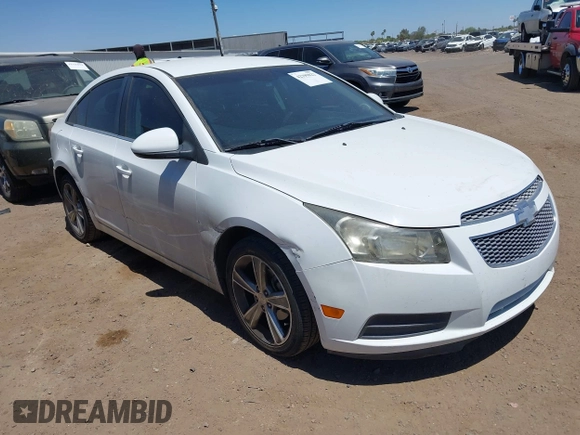2014 Chevrolet Cruze 2LT z VIN 1G1PE5SB1E7231489, wystawiony jako IAAI lot #42299822 z przebiegiem 110 342 mil mil oraz . Historia ofert i sprzedaży dostępna na DreamBid. Obrazek 1.