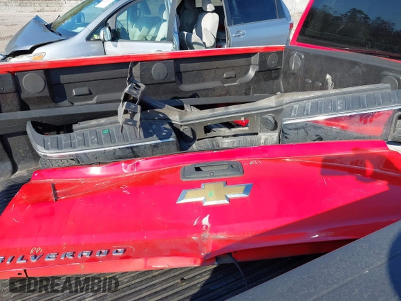 2018 Chevrolet Silverado 1500 LT with VIN 1GCRCREC1JZ170659, listed as a IAAI auction lot 41522588 with 129,412 mi miles and . Bid and sale history available at DreamBid. Image 12.
