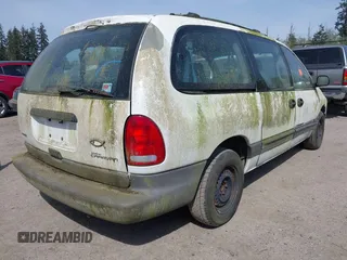 1996 Dodge Caravan SE with VIN 1B4GP44R8TB191926, listed as a IAAI auction lot 42028373 with 175,895 mi miles. Bid and sale history available at carsss.com. Image 4.