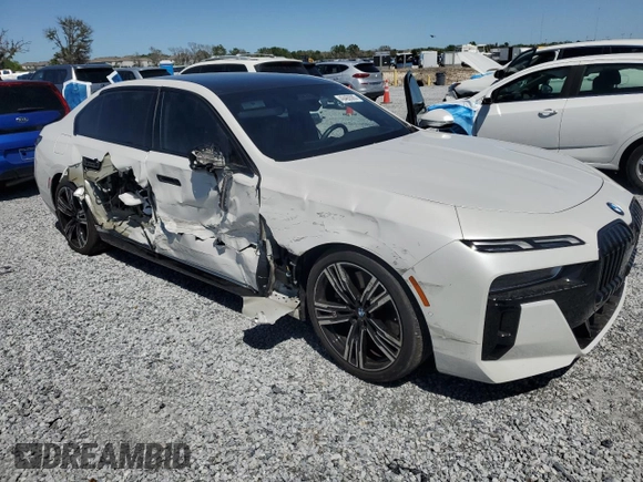 2023 BMW 7 Series 740i z VIN WBA23EH05PCN58157, wystawiony jako Copart lot #49460585 z przebiegiem Nie podano mil oraz Szkoda całkowita • Salvage title. Historia ofert i sprzedaży dostępna na DreamBid. Obrazek 4.