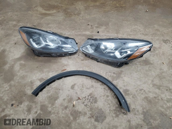 2020 Ford Escape SE z VIN 1FMCU9G67LUB00394, wystawiony jako Copart lot #49620545 z przebiegiem 79 009 mil mil oraz Nie do naprawy • Non repairable. Historia ofert i sprzedaży dostępna na DreamBid. Obrazek 13.
