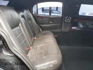 2000 Lincoln Town Car Executive с VIN 1L1FM81W8YY771526, выставлен на аукционе Copart как лот 65654725 с пробегом 51 048 миль миль и Чистый • Clean title. История ставок и продаж доступна на DreamBid. Изображение 11.