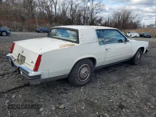 1985 Cadillac Eldorado z VIN 1G6EL578XFE673656, wystawiony jako Copart lot #86803334 z przebiegiem 94 396 mil mil oraz Tytuł czysty. Historia ofert i sprzedaży dostępna na DreamBid. Obrazek 3.