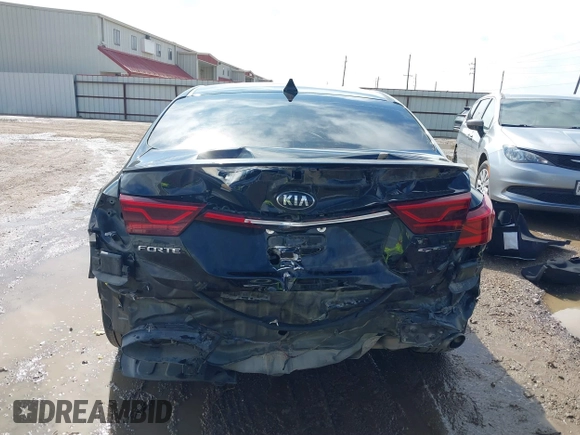 2021 Kia Forte GT-Line with VIN 3KPF34AD4ME327217, listed as a IAAI auction lot 41558540 with 61,518 mi miles and . Bid and sale history available at carsss.com. Image 6.