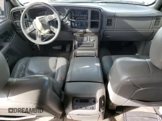 2005 GMC Sierra Denali z VIN 2GTEK63N551215749, wystawiony jako Copart lot #71357594 z przebiegiem 183 483 mil mil oraz Szkody całkowita. Historia ofert i sprzedaży dostępna na DreamBid. Obrazek 8.