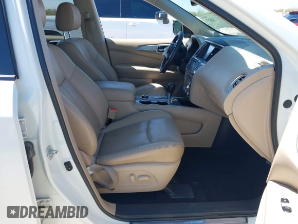 2017 Nissan Pathfinder SV z VIN 5N1DR2MM6HC687085, wystawiony jako IAAI lot #41793687 z przebiegiem 138 842 mil mil oraz . Historia ofert i sprzedaży dostępna na DreamBid. Obrazek 5.