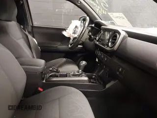2016 Toyota Tacoma SR with VIN 5TFCZ5AN4GX033255, listed as a IAAI auction lot 41920633 with 71,681 mi miles and . Bid and sale history available at carsss.com. Image 5.