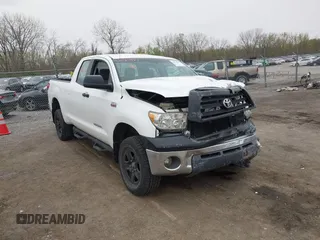 2008 Toyota Tundra z VIN 5TFBV54118X055649, wystawiony jako IAAI lot #42080947 z przebiegiem 74 589 mil mil oraz . Historia ofert i sprzedaży dostępna na DreamBid. Obrazek 1.