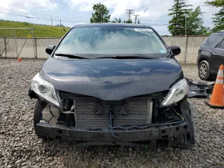 2019 Toyota Sienna XLE z VIN 5TDDZ3DC1KS221250, wystawiony jako Copart lot #59882545 z przebiegiem 85 299 mil mil oraz Szkoda całkowita • Salvage title. Historia ofert i sprzedaży dostępna na DreamBid. Obrazek 5.