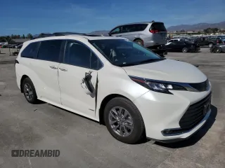 2021 Toyota Sienna XLE with VIN 5TDYRKEC2MS027386, listed as a Copart auction lot 47800305 with 56,000 mi miles and Salvage Title. Bid and sale history available at DreamBid. Image 4.