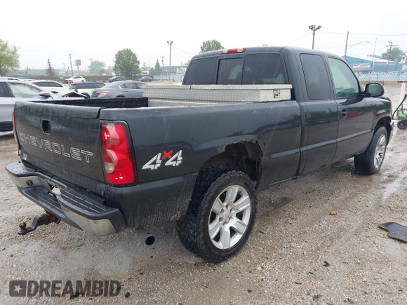 2005 Chevrolet Silverado 1500 Z71 z VIN 1GCEK19B75Z258531, wystawiony jako IAAI lot #42361011 z przebiegiem 167 717 mil mil oraz . Historia ofert i sprzedaży dostępna na DreamBid. Obrazek 4.