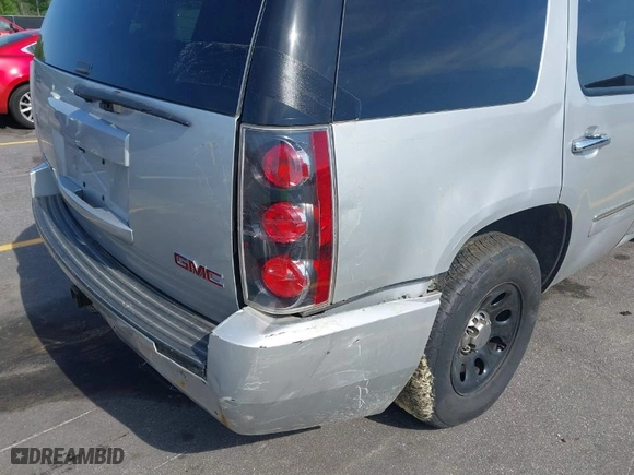 2011 GMC Yukon Denali with VIN 1GKS2EEF8BR346281, listed as a IAAI auction lot 42076037 with 264,311 mi miles. Bid and sale history available at carsss.com. Image 19.