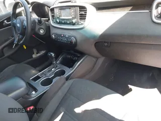 2018 Kia Sorento LX with VIN 5XYPG4A39JG339619, listed as a IAAI auction lot 41809182 with 126,954 mi miles. Bid and sale history available at carsss.com. Image 5.