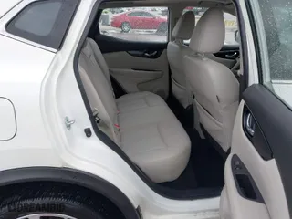 2017 Nissan Rogue Sport SL with VIN JN1BJ1CR8HW107542, listed as a IAAI auction lot 41820930 with 44,219 mi miles. Bid and sale history available at carsss.com. Image 8.