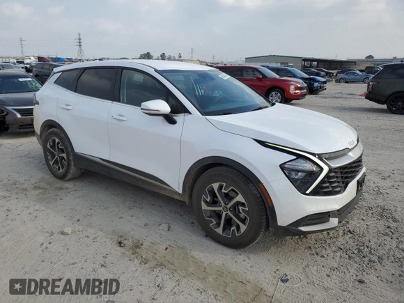 2023 Kia Sportage EX z VIN 5XYK33AF5PG112155, wystawiony jako Copart lot #49034915 z przebiegiem 29 653 mil mil oraz Czysty tytuł • Clean title. Historia ofert i sprzedaży dostępna na DreamBid. Obrazek 4.