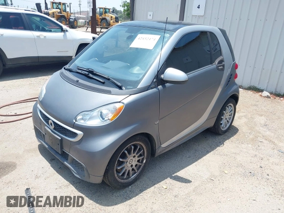 2013 Smart fortwo Pure z VIN WMEEJ3BA4DK611770, wystawiony jako IAAI lot #42432474 z przebiegiem 75 239 mil mil oraz . Historia ofert i sprzedaży dostępna na DreamBid. Obrazek 2.