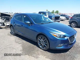 2018 Mazda 3 Touring z VIN 3MZBN1L38JM185142, wystawiony jako IAAI lot #42004450 z przebiegiem 172 096 mil mil oraz . Historia ofert i sprzedaży dostępna na DreamBid. Obrazek 1.