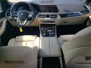2020 BMW X5 xDrive40i z VIN 5UXCR6C08L9B56824, wystawiony jako Copart lot #53701715 z przebiegiem 85 189 mil mil oraz Szkoda całkowita • Salvage title. Historia ofert i sprzedaży dostępna na DreamBid. Obrazek 8.
