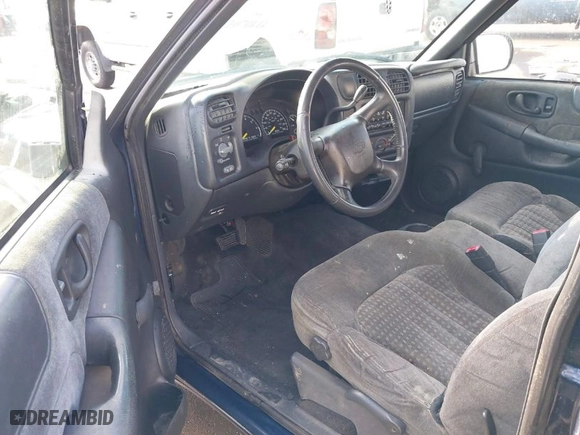 2001 Chevrolet S-10 with VIN 1GCCS195518202802, listed as a IAAI auction lot 41407056 with 221,478 mi miles. Bid and sale history available at carsss.com. Image 5.