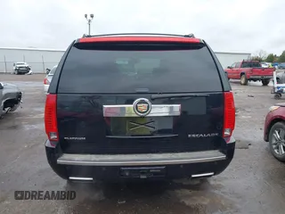 2014 Cadillac Escalade Platinum z VIN 1GYS4DEF9ER212880, wystawiony jako IAAI lot #41954880 z przebiegiem 193 203 mil mil oraz . Historia ofert i sprzedaży dostępna na DreamBid. Obrazek 16.