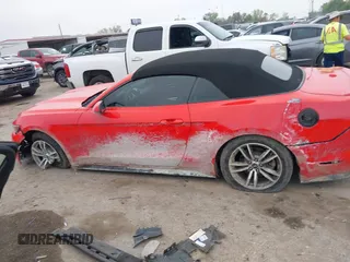 2017 Ford Mustang EcoBoost Premium z VIN 1FATP8UH6H5245140, wystawiony jako IAAI lot #41849107 z przebiegiem 52 672 mil mil oraz . Historia ofert i sprzedaży dostępna na DreamBid. Obrazek 14.