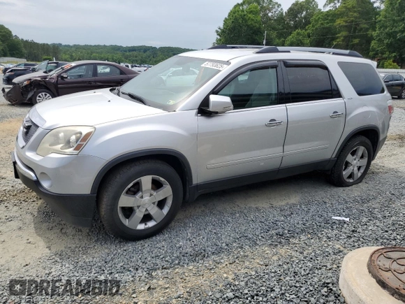 2010 GMC Acadia SLT1 z VIN 1GKLVMED5AJ184403, wystawiony jako Copart lot #57793625 z przebiegiem 174 730 mil mil oraz Czysty tytuł • Clean title. Historia ofert i sprzedaży dostępna na DreamBid. Obrazek 1.