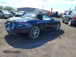 2018 Porsche 718 Boxster z VIN WP0CA2A8XJS210766, wystawiony jako IAAI lot #41617239 z przebiegiem 55 336 mil mil oraz . Historia ofert i sprzedaży dostępna na DreamBid. Obrazek 4.