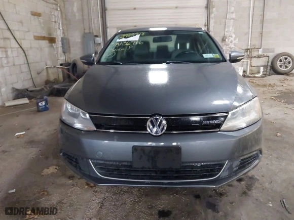 2013 Volkswagen Jetta Sedan Hybrid SE with VIN 3VW637AJ4DM268776, listed as a IAAI auction lot 39229918 with 167,870 mi miles. Bid and sale history available at carsss.com. Image 6.