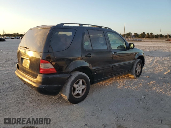 2000 Mercedes-Benz M-Class with VIN 4JGAB54E4YA190212, listed as a Copart auction lot 81318384 with 194,148 mi miles and Clean Title. Bid and sale history available at carsss.com. Image 3.
