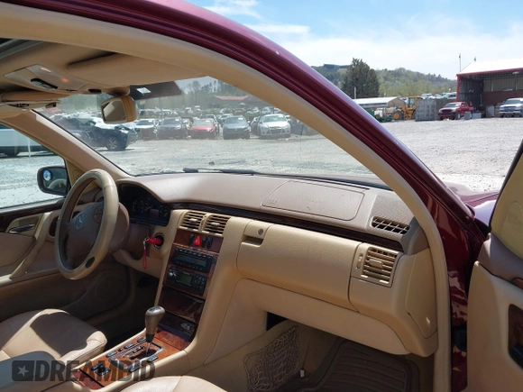 2000 Mercedes-Benz E-Class with VIN WDBJF65J1YB018240, listed as a IAAI auction lot 42051187 with 186,651 mi miles. Bid and sale history available at carsss.com. Image 5.