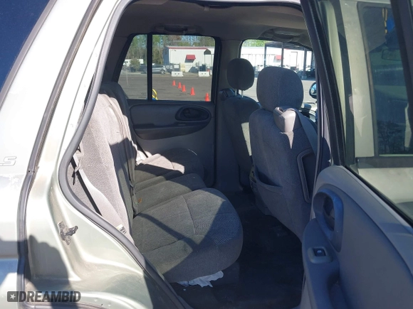 2004 Chevrolet TrailBlazer LS with VIN 1GNDT13S942209802, listed as a IAAI auction lot 41842521 with 197,319 mi miles. Bid and sale history available at carsss.com. Image 8.