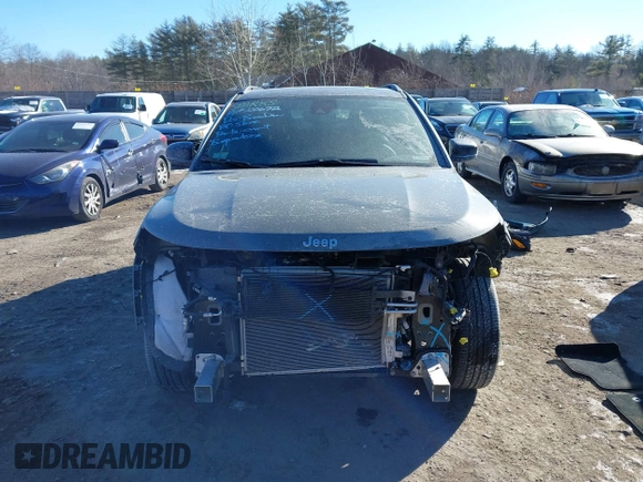 2024 Jeep Compass Latitude Lux z VIN 3C4NJDFN8RT602268, wystawiony jako IAAI lot #41449109 z przebiegiem 11 137 mil mil oraz . Historia ofert i sprzedaży dostępna na DreamBid. Obrazek 12.
