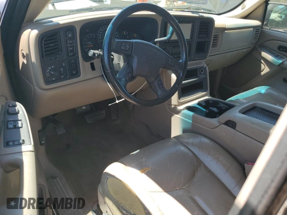 2005 GMC Sierra 1500 SLE z VIN 2GTEK19B151283840, wystawiony jako Copart lot #63854695 z przebiegiem 169 130 mil mil oraz Czysty tytuł • Clean title. Historia ofert i sprzedaży dostępna na DreamBid. Obrazek 8.