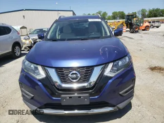 2017 Nissan Rogue SV z VIN 5N1AT2MV3HC818888, wystawiony jako Copart lot #54905115 z przebiegiem 140 003 mil mil oraz Czysty tytuł • Clean title. Historia ofert i sprzedaży dostępna na DreamBid. Obrazek 5.