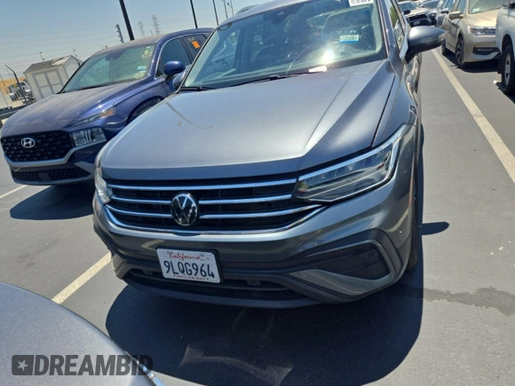 2024 Volkswagen Tiguan SE with VIN 3VV3B7AX1RM108036, listed as a IAAI auction lot 42796415 with 37,805 mi miles and . Bid and sale history available at DreamBid. Image 8.