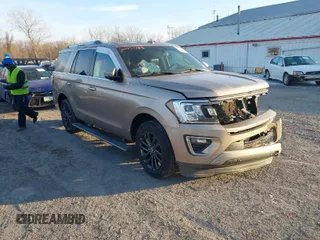 2020 Ford Expedition Limited with VIN 1FMJU1KT2LEA21893, listed as a IAAI auction lot 40957185 with 132,420 mi miles. Bid and sale history available at carsss.com. Image 1.