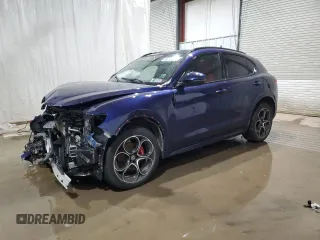 2020 Alfa Romeo Stelvio Ti z VIN ZASPAKBN0L7C95748, wystawiony jako Copart lot #38375804 z przebiegiem Nie podano mil oraz Szkody całkowita. Historia ofert i sprzedaży dostępna na DreamBid. Obrazek 1.