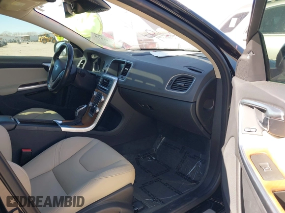 2018 Volvo S60 Inscription Platinum with VIN LYV402HM1JB156380, listed as a IAAI auction lot 41408529 with 106,933 mi miles. Bid and sale history available at carsss.com. Image 5.