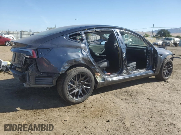 2025 Tesla Model 3 Long Range with VIN 5YJ3E1EA4SF978477, listed as a Copart auction lot 58525905 with 1,531 mi miles and Salvage title. Bid and sale history available at DreamBid. Image 3.