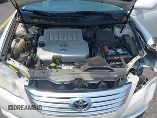 2008 Toyota Avalon XL z VIN 4T1BK36B68U304964, wystawiony jako IAAI lot #42381930 z przebiegiem 220 139 mil mil oraz . Historia ofert i sprzedaży dostępna na DreamBid. Obrazek 10.