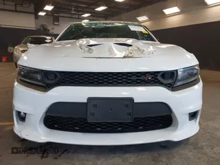 2019 Dodge Charger Scat Pack z VIN 2C3CDXGJ4KH674406, wystawiony jako IAAI lot #42083857 z przebiegiem 54 510 mil mil oraz . Historia ofert i sprzedaży dostępna na DreamBid. Obrazek 12.